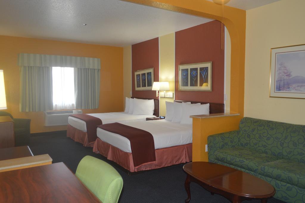 Howard Johnson By Wyndham San Antonio Hotel & Suites Екстер'єр фото