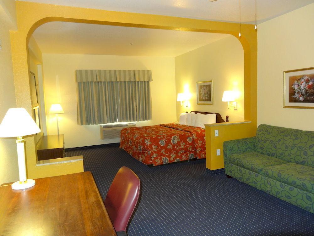 Howard Johnson By Wyndham San Antonio Hotel & Suites Екстер'єр фото