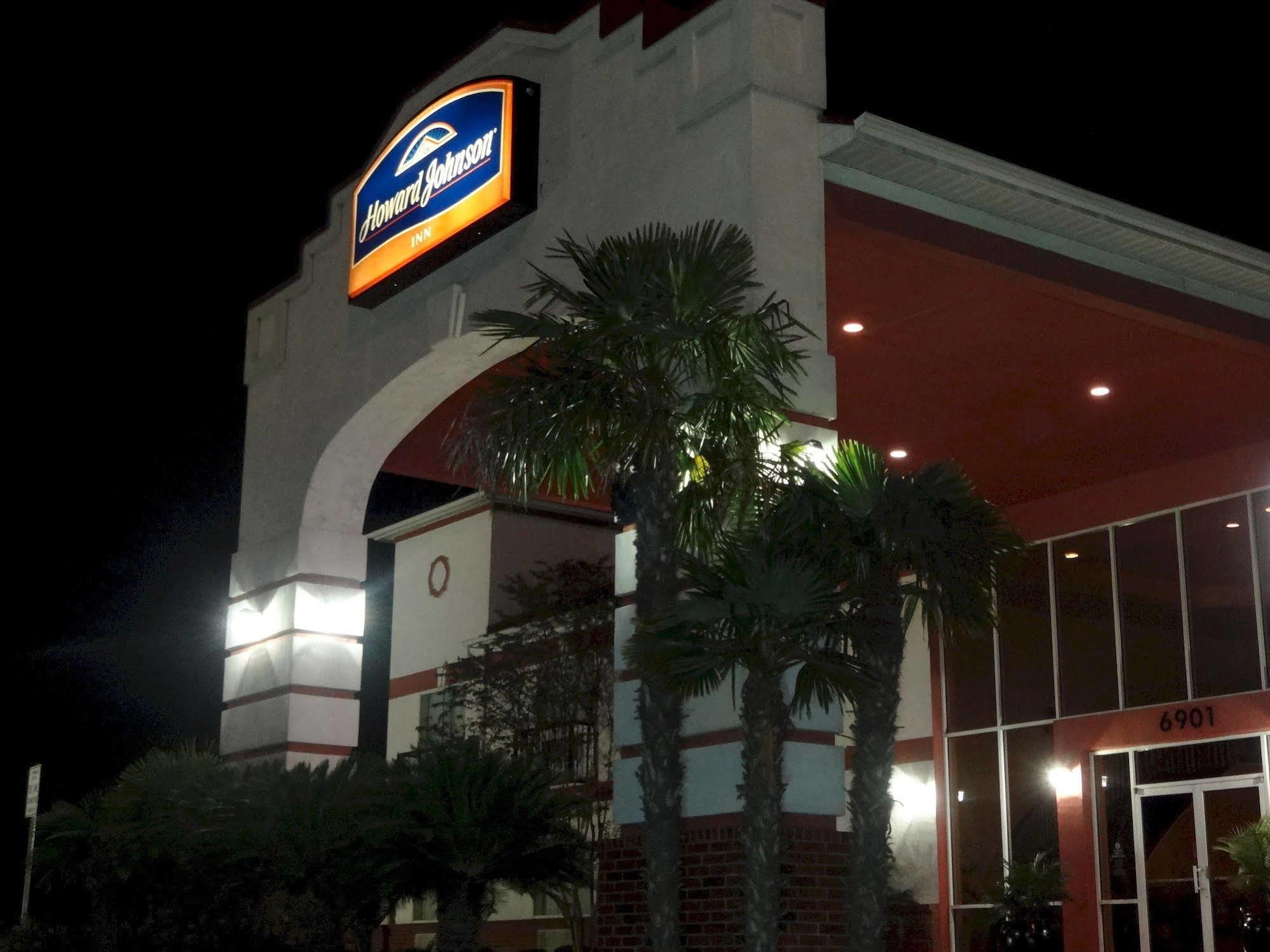Howard Johnson By Wyndham San Antonio Hotel & Suites Екстер'єр фото