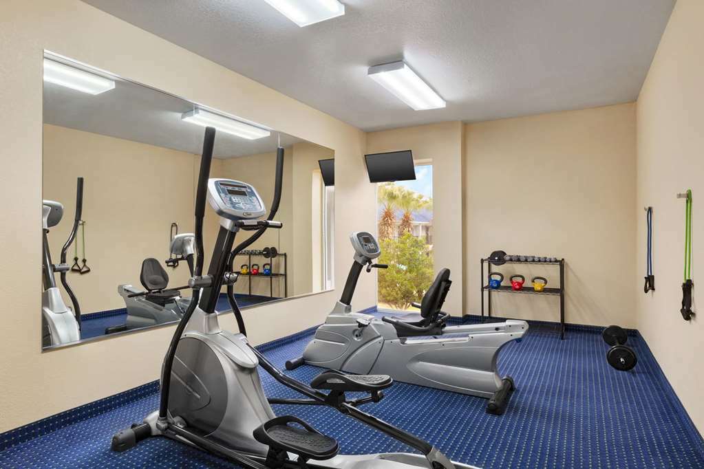 Howard Johnson By Wyndham San Antonio Hotel & Suites Зручності фото