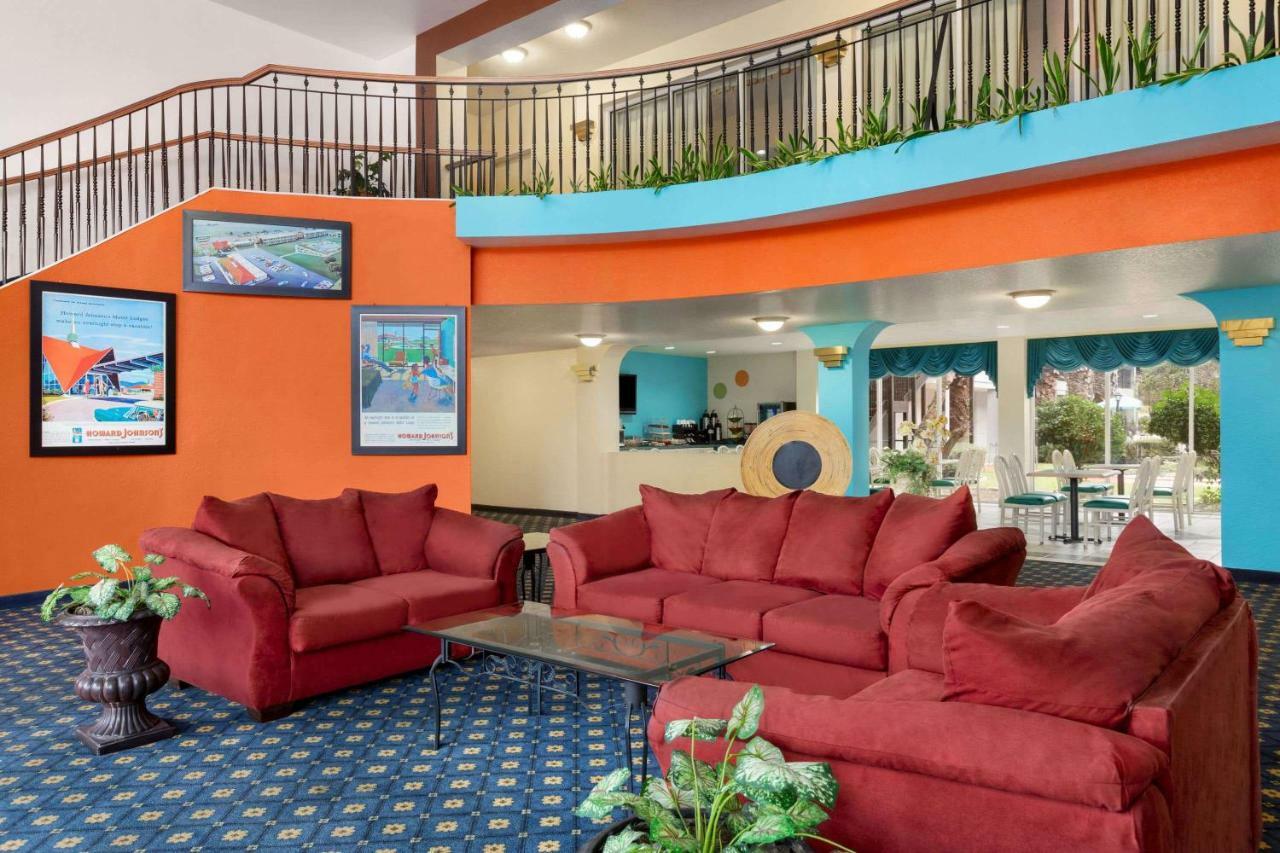 Howard Johnson By Wyndham San Antonio Hotel & Suites Екстер'єр фото