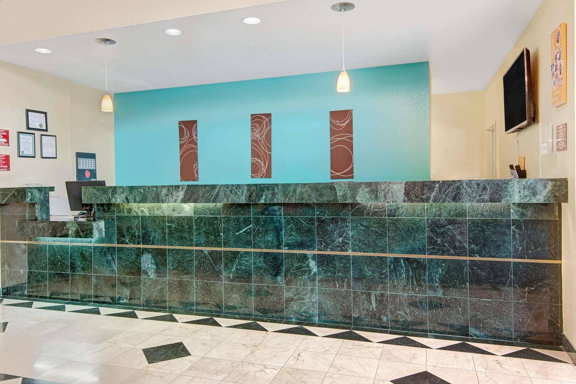 Howard Johnson By Wyndham San Antonio Hotel & Suites Екстер'єр фото