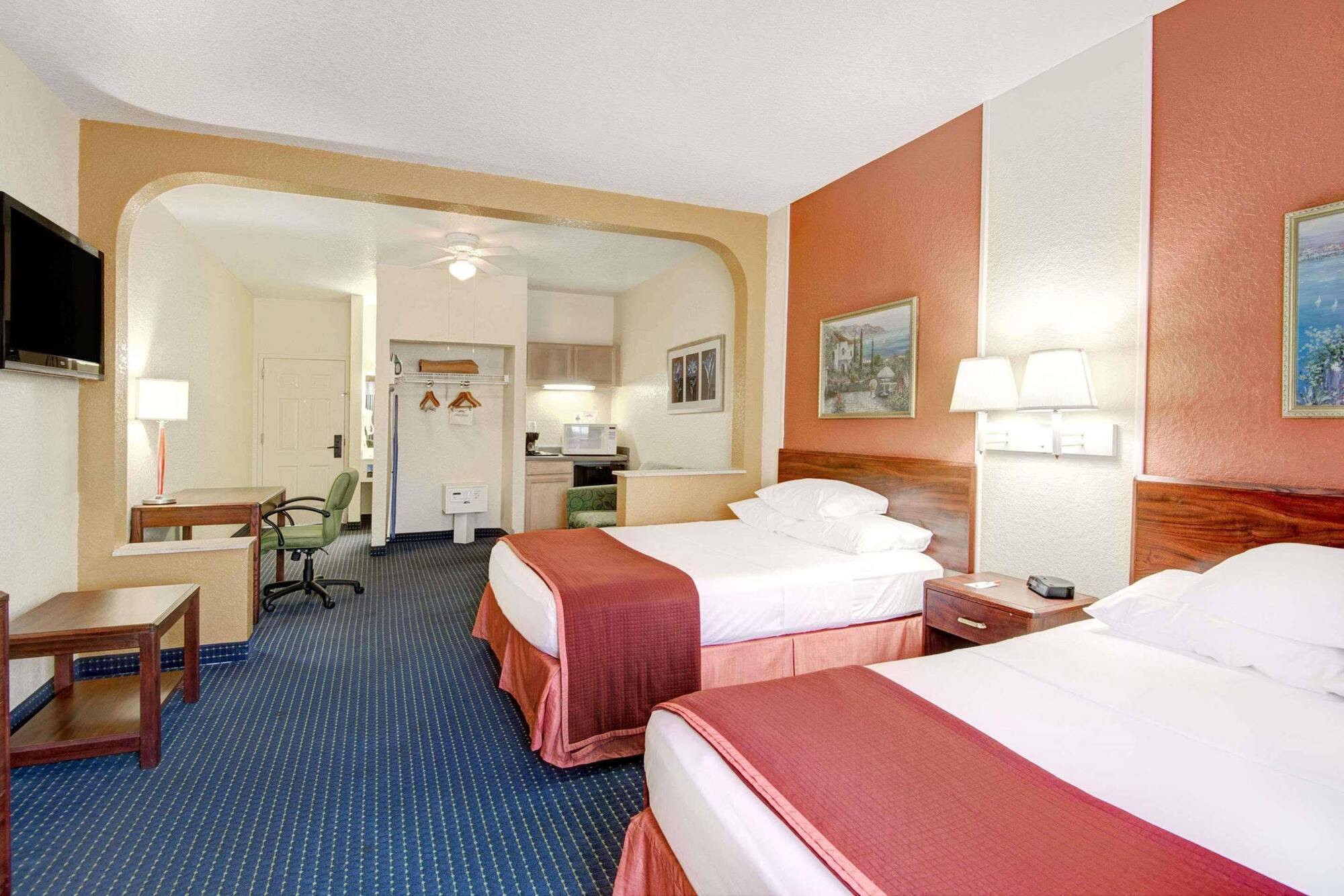Howard Johnson By Wyndham San Antonio Hotel & Suites Екстер'єр фото