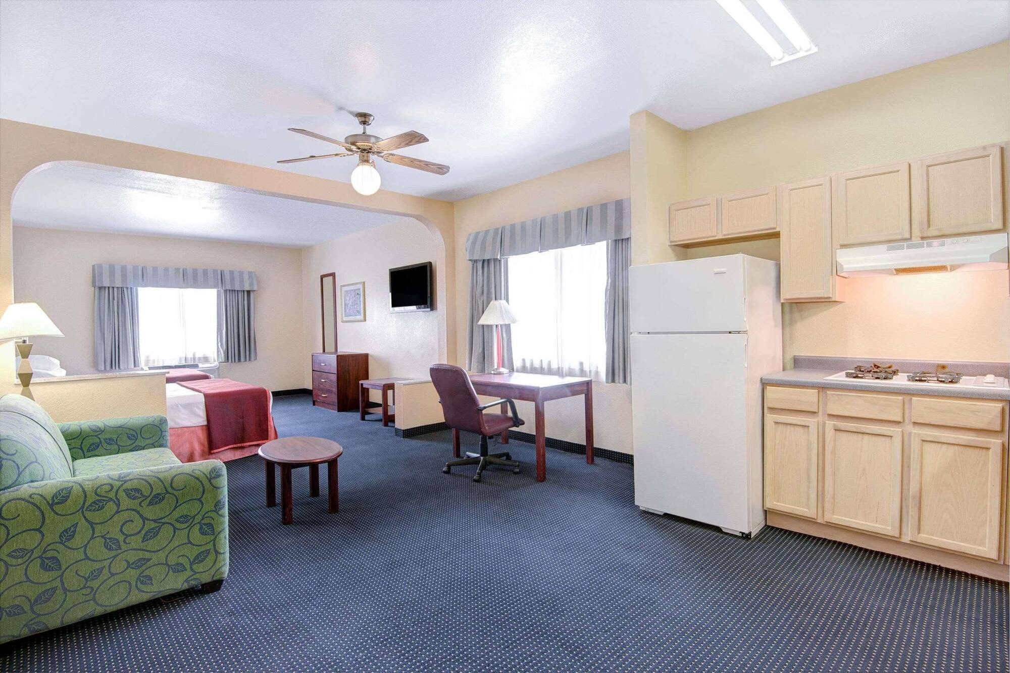 Howard Johnson By Wyndham San Antonio Hotel & Suites Екстер'єр фото