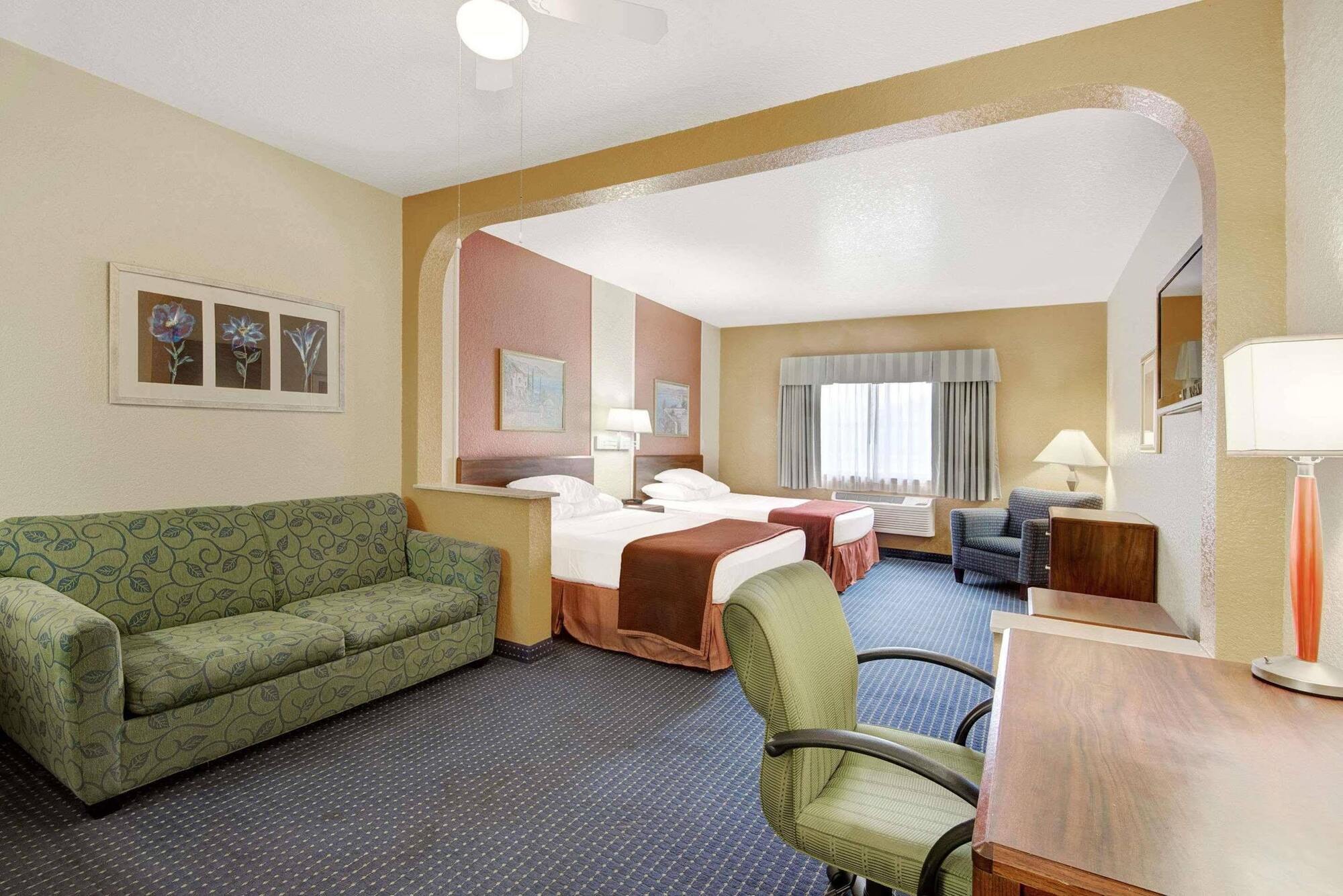 Howard Johnson By Wyndham San Antonio Hotel & Suites Екстер'єр фото